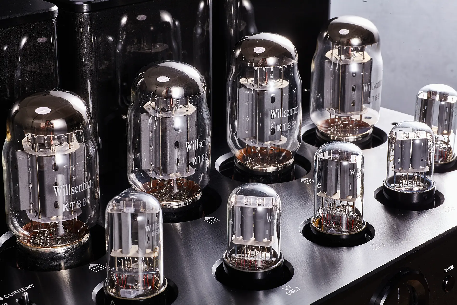 Willsenton R8 vacuum tube integrated amplifier in black